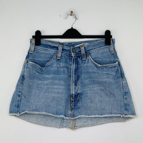 Levi's Engineered Women S Blue Jean Skirt Short Distressed Light Wash Denim W39 - Picture 1 of 4